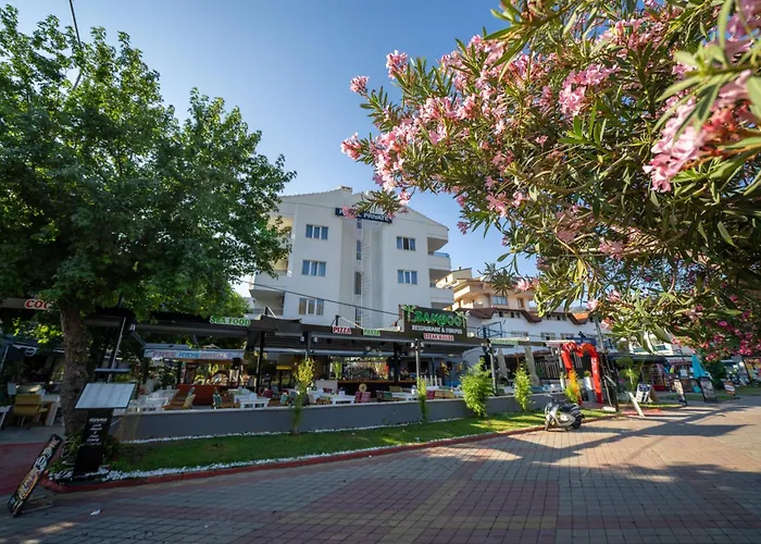 Private 3* Μαρμαρίς